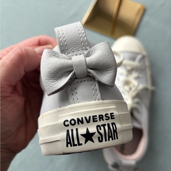 Converse Women’s Leather Bow Light Lavender Gray Sneakers 9 - Picture 1 of 6